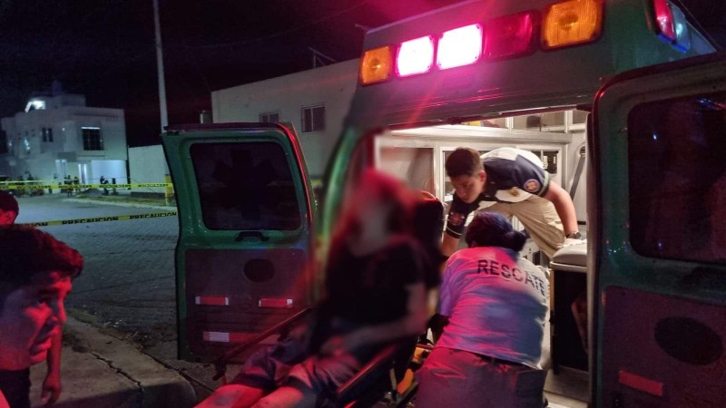 Mujer recibe seis impactos de bala, tras ser interceptada por sicarios, en Zamora 