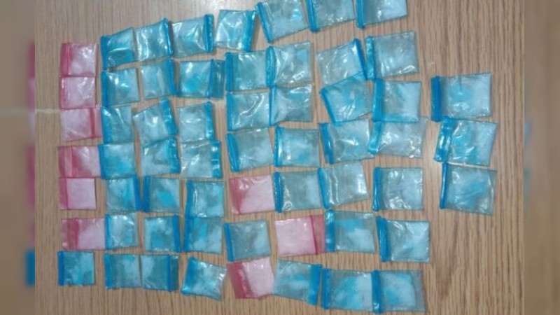 Detienen a presunto distribuidor de droga; portaba 59 dosis de metanfetamina