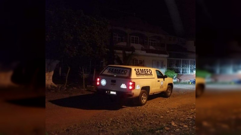 Tiran cadáver baleado a unos metros de planta de Pemex, en Uruapan 