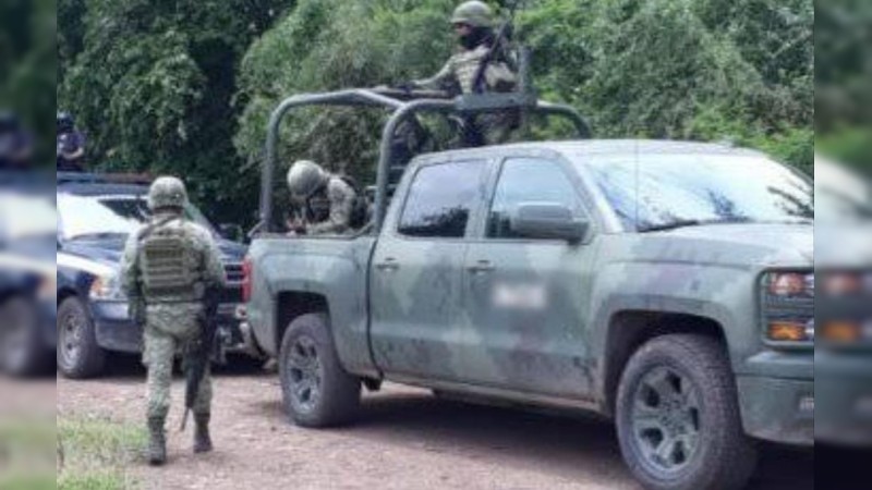 Ejército asegura camioneta cargada con más de 240 kilos de mariguana, en Huetamo 