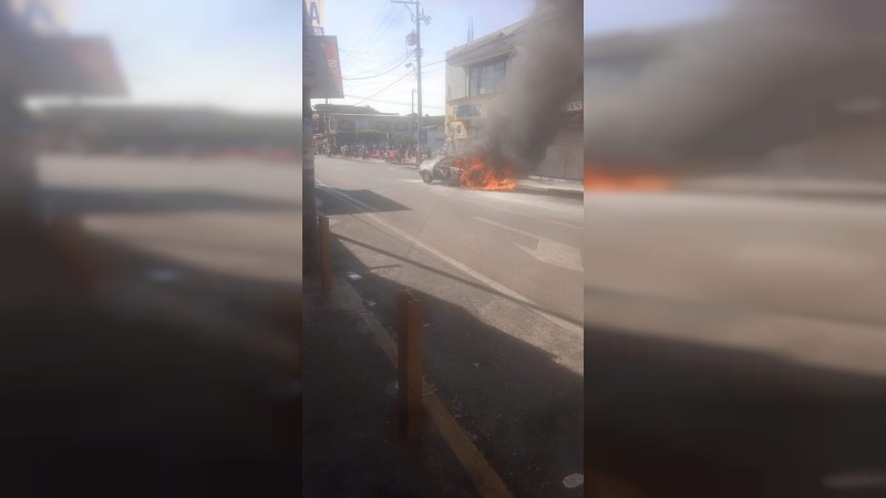 Tras operativo, se desata quema de automotores, en San Juan 