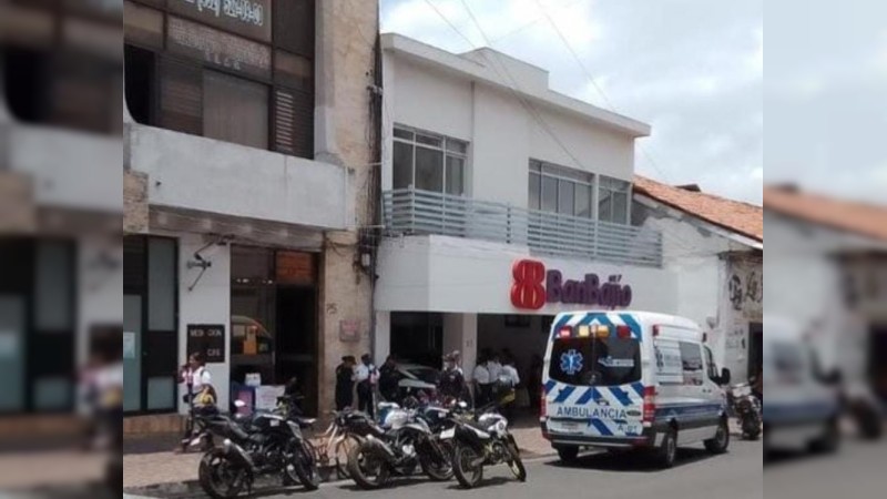 Grupo armado atraca negocio de venta de aguacate, en Uruapan; amarra a empleados 