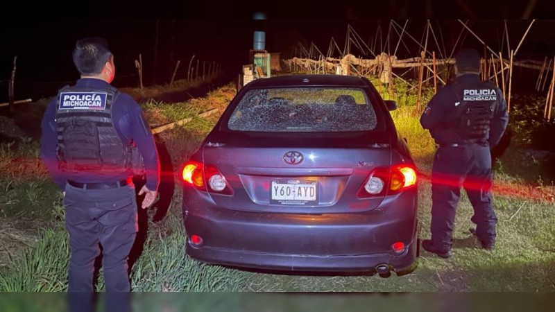 Tras persecución y balacera, policías aseguran auto, en Chilchota