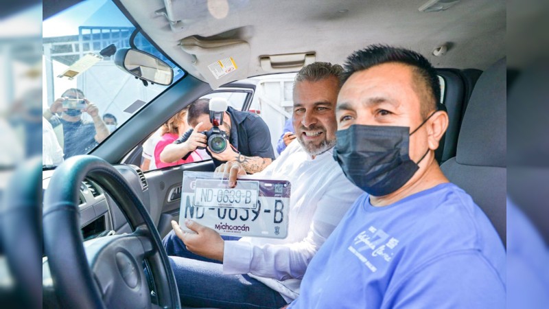 Apertura Bedolla módulo de regularización de autos de procedencia extranjera en Apatzingán