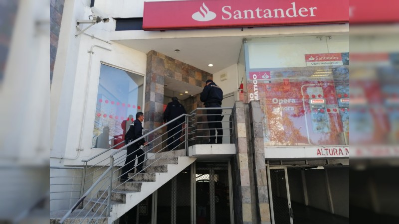 Solitario empistolado atraca Santander, en Morelia 