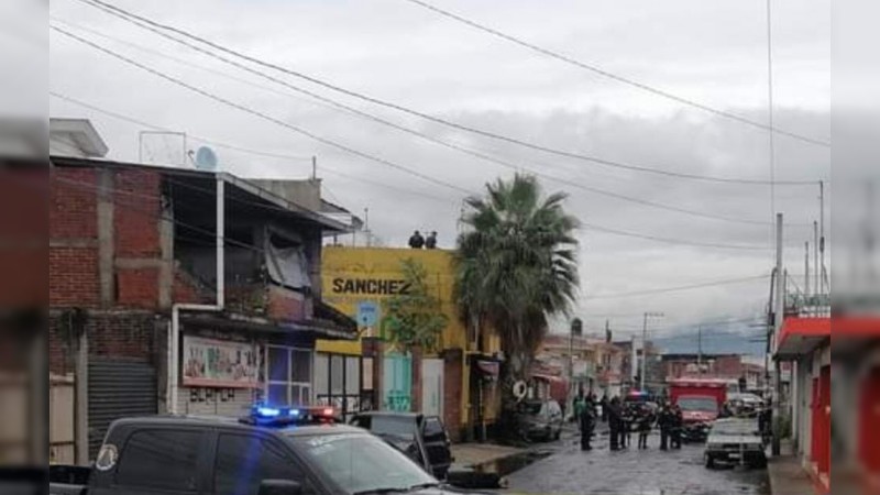 Sicarios ultiman a tiros a conductor de una camioneta, en Uruapan 