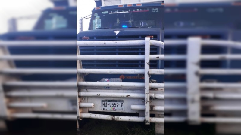 Localizan camión robado, en Salvador Escalante 