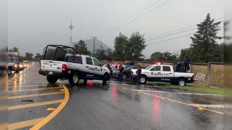 Guardia Civil despliega personal ante bloqueos en Uruapan y Salvador Escalante