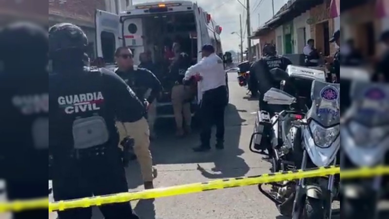 Pese a blindaje policial, sicarios persiguen y balean a hombre, en Uruapan 