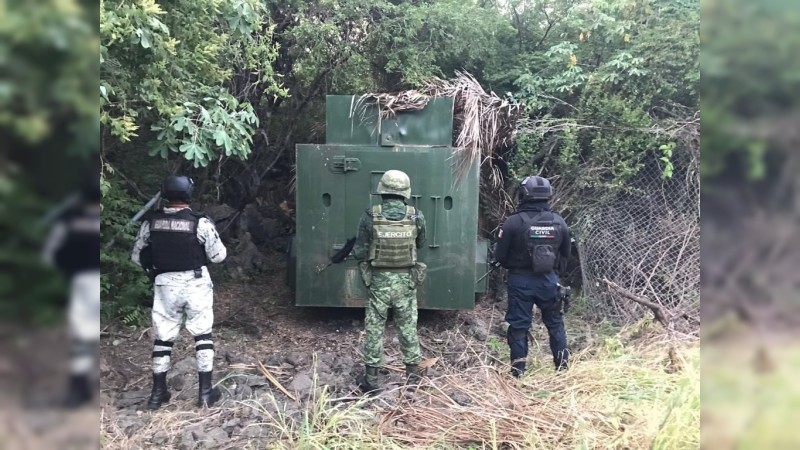 Aseguran policías y militares 2 “monstruos”, en Apatzingán 