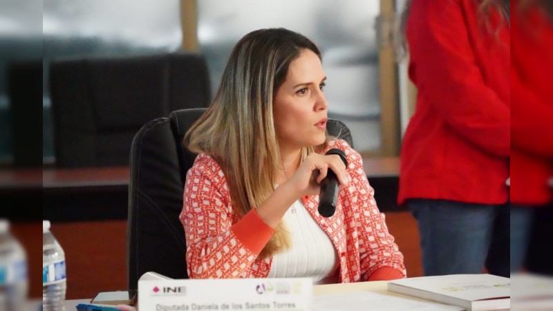 Daniela de los Santos se compromete a elevar a política pública voces de infantes