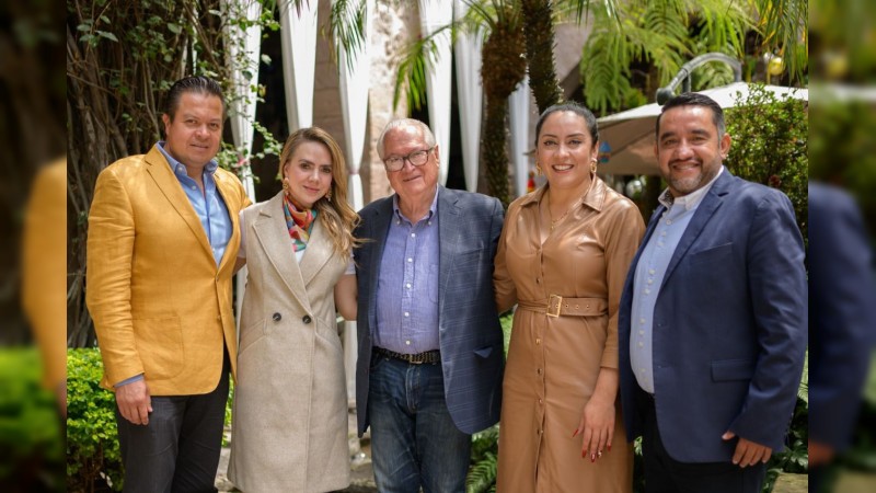 Samanta Flores hace realidad condecoración "Mérito al turismo michoacano"