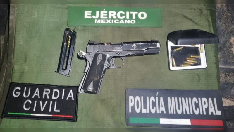 Uruapan: tras persecución, policías atrapan a hombre armado 