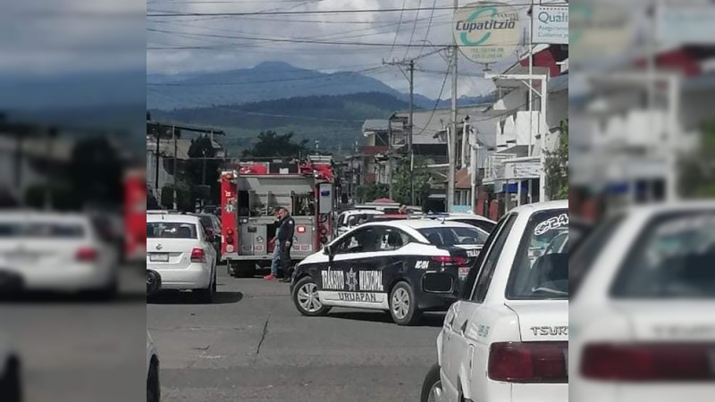 Sujetos armados incendian sitio de taxis, en Uruapan 