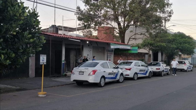 Uruapan: comando incendia otra base de taxis 