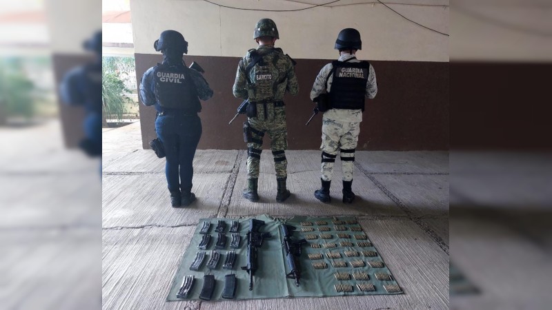 Tras ataque armado, policías y militares incautan armamento, en Tepalcatepec 