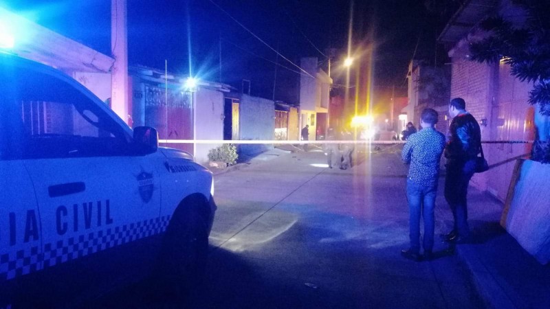 Atacan a tiros a hombre afuera de una tienda, en Uruapan 
