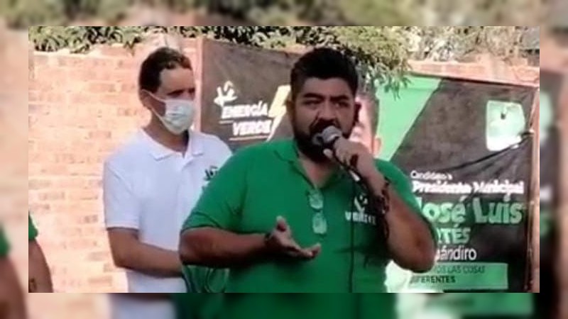 Ejecutan dentro de barbería a ex candidato a edil de Puruándiro