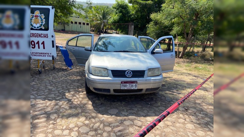 Investigan hallazgo de hombre muerto dentro de un auto, en Apatzingán