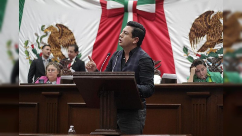 Propone Oscar Escobar que cambios a la Constitución sean por mayoría calificada
