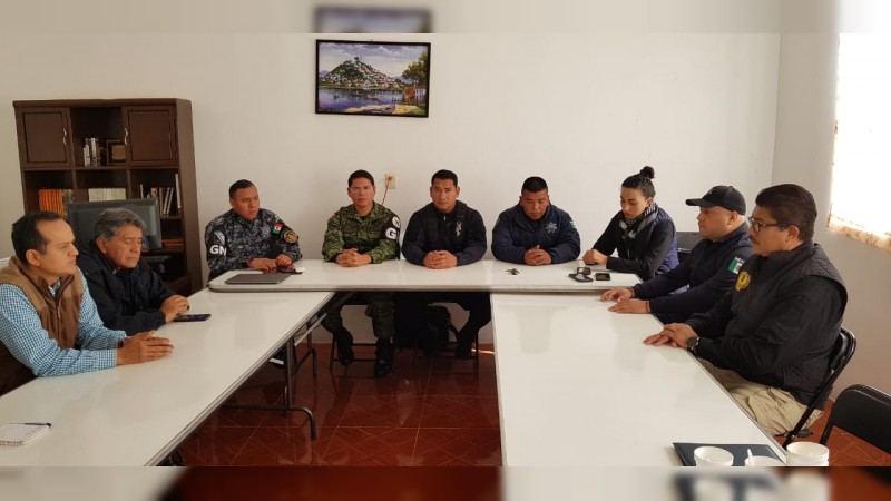 Se enfrentan policías contra civiles, en predio de Zitácuaro; hay 15 heridos 