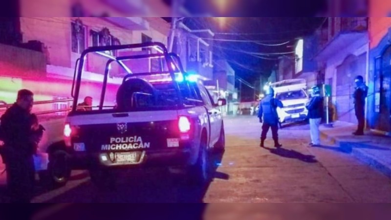 Sicarios tiran cadáver esposado, en la puerta de una escuela, en Copándaro