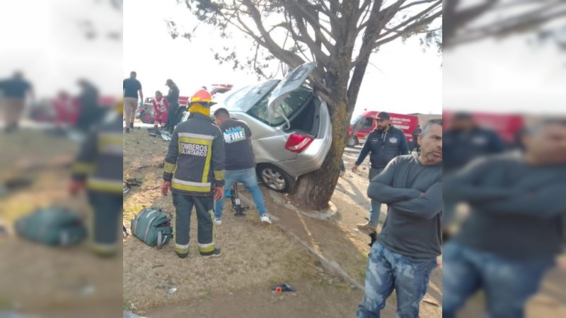 Tres muertos, saldo de choque frontal entre 2 autos, en Zacapu 