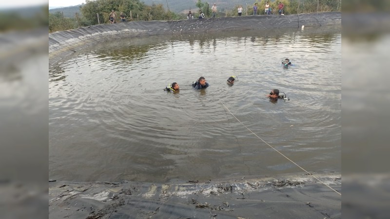 Se ahoga niño, en olla agrícola, en Ario; buzos de PC rescatan el cuerpo 