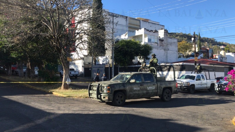 Sujeto arroja explosivo al interior de oficina gubernamental, en Morelia 