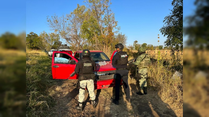 Comando abandona camioneta con droga, en Panindícuaro; no hay detenidos 