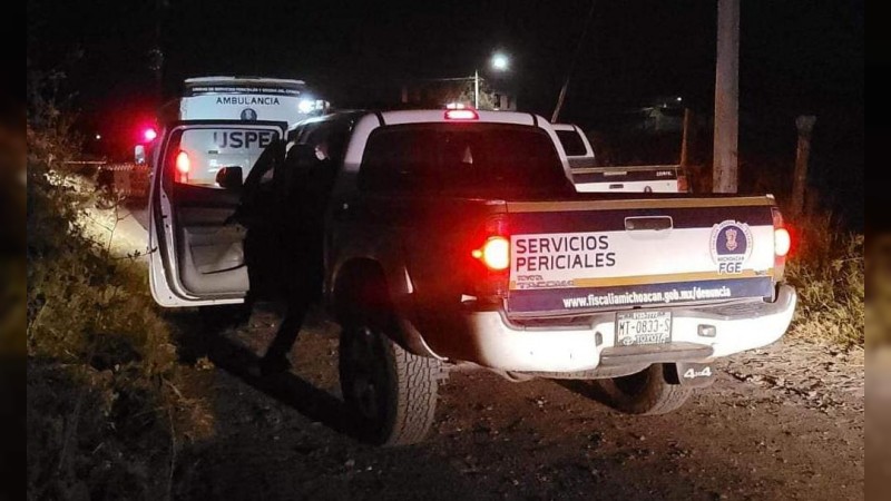 Tiran los cuerpos de 2 hombres a la orilla de la carretera Morelia-Salamanca