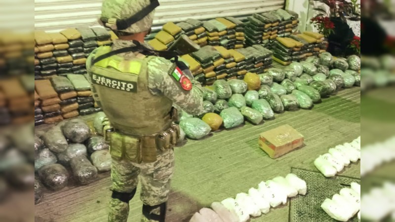 Golpe al narco: Ejército incauta 24 kilos de crystal y media tonelada de mariguana 