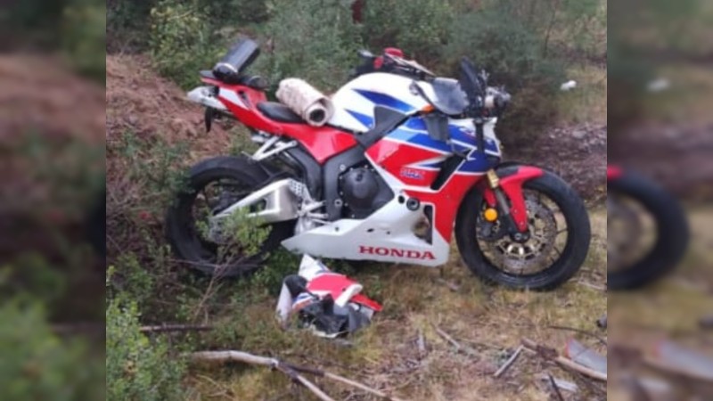 Derrape de motocicleta en Los Azufres deja dos lesionados