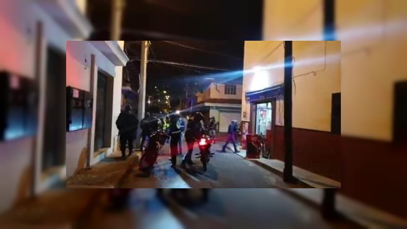 Con fusiles de asalto ejecutan a hombre, en calles de Zamora 
