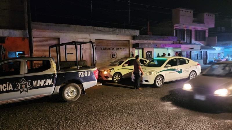 Atacan base de taxis con bombas molotov, en Zamora 