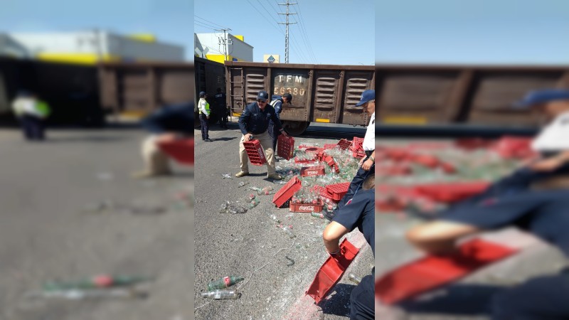 Camión de Coca Cola intenta ganarle el paso al ferrocarril y es impactado, en Morelia  