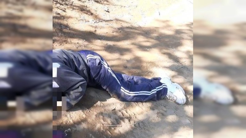 Tiran los cadáveres de 2 hombres, en carretera de Uruapan 