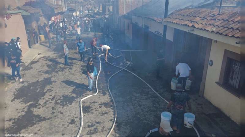 Incendio acaba con una vivienda, en Pátzcuaro 
