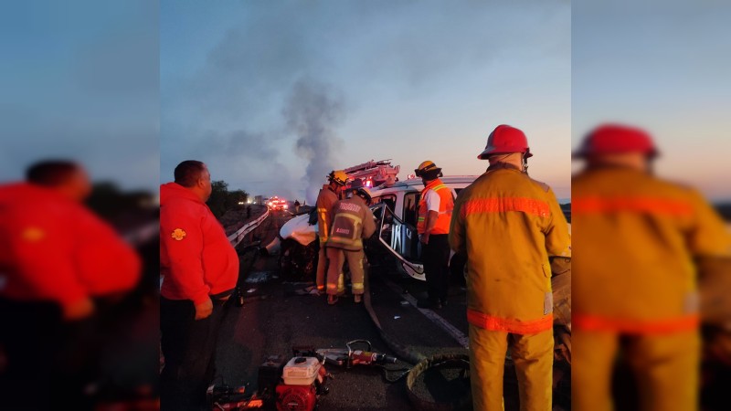 Choque entre auto y tráiler en autopista Cuitzeo-Pátzcuaro deja 4 heridos