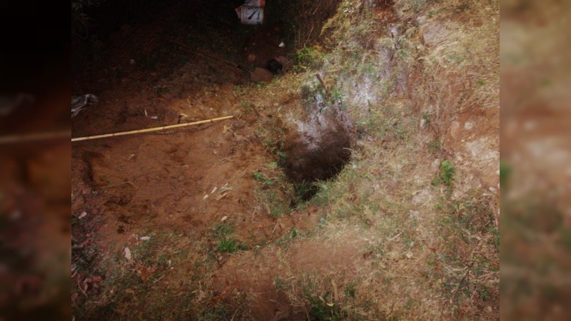 Tangamandapio: hallan a hombre muerto a puñaladas, dentro de un pozo