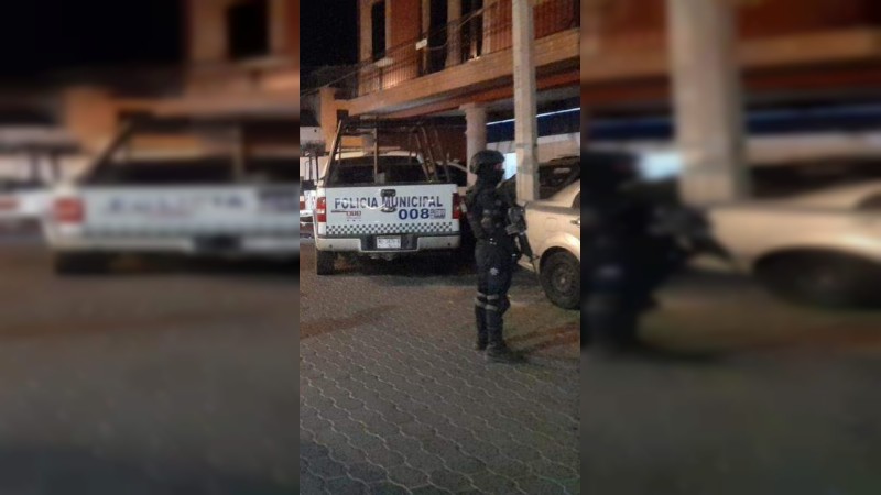Terror en Cotija: comando ataca alcaldía y base policial; 2 oficiales fallecidos 