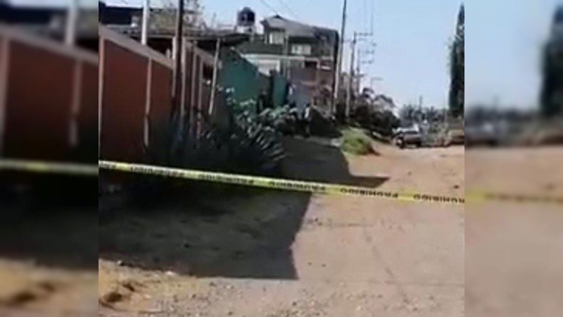 Tiran cadáver desmembrado, en calles de Uruapan