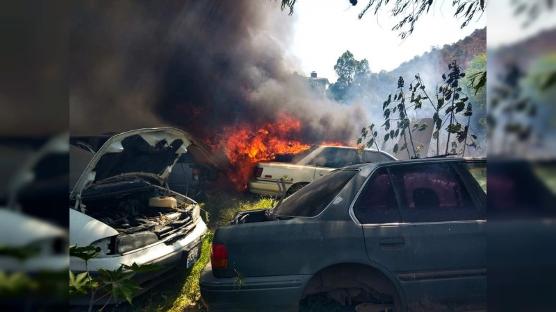 Arden correlón, en Zinapécuaro; bomberos controlan siniestro 