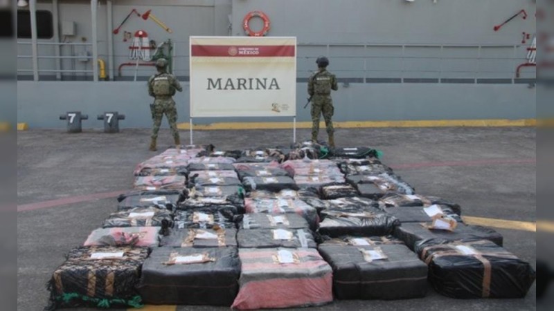 En LC: marinos aseguran 2 toneladas de cocaína y arresta a 6 