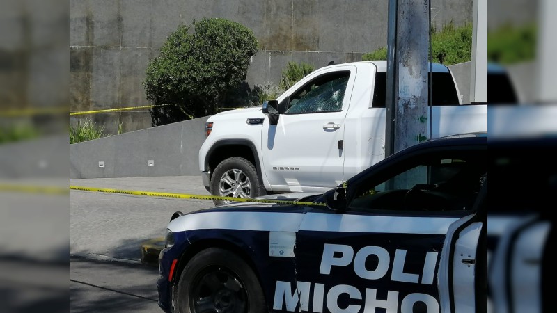 Sicarios atacan a conductor de camioneta blindada, en Morelia 