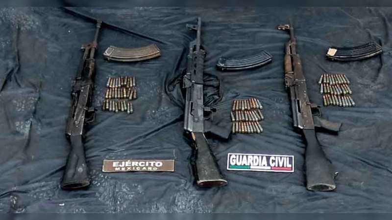 Ejército asegura armas largas durante operativo, en Aguililla 