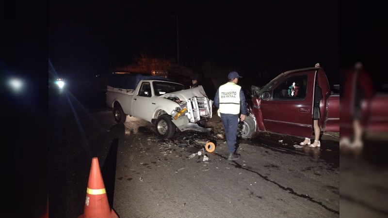 Deja dos lesionados choque entre dos camionetas en Ciudad Hidalgo