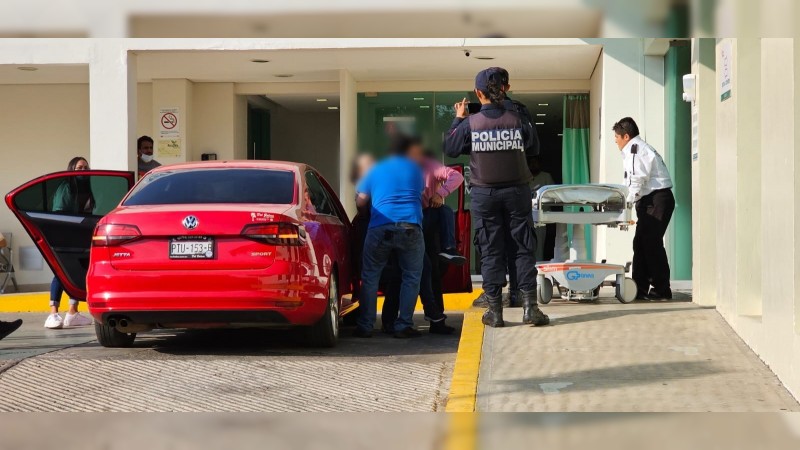 Intentan robo de vehículo a balazos, en Zamora
