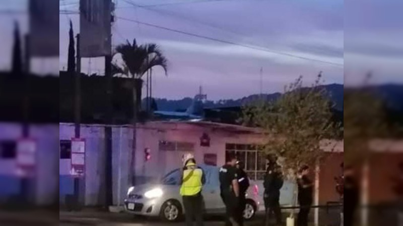 Motosicarios asesinan a balazos a un automovilista, en Uruapan