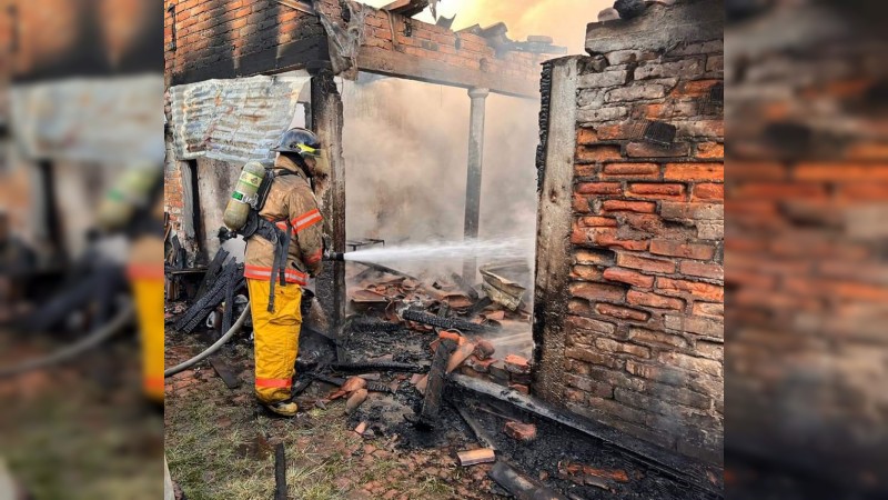 Fuego consume una vivienda en Zacapu